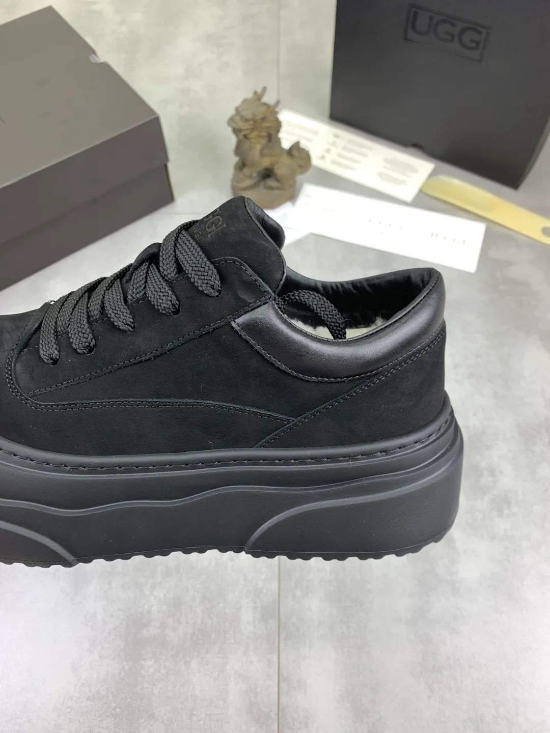 Men's shoes 💰P640 New arrival 🆕🆕🆕 IUGGI men's shoes New winter thick-soled height-increasing sneakers Men's retro genuine leather casual shoes Full cowhide Wool lining Velvet warm Martin boots Thick-soled heightening lace-up casual and comfortable short boots Accent style ~ low-cut shoes Men's toe-layer cowhide high-end Martin boots Thick-soled heightening large-toe sneakers Size number: 39-44 Two colors